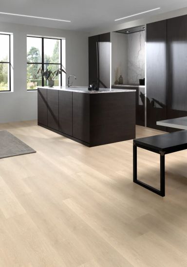 Phoenix Klickvinylboden mit modernen Design in Holzoptik hell.